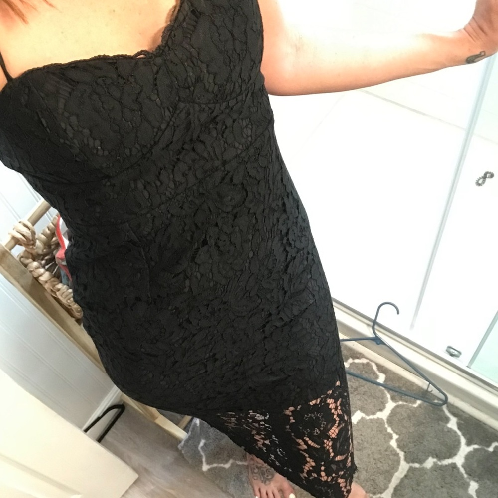 HELLO MOLLY NWOT (tag fell off when trying on)black midi laced dress